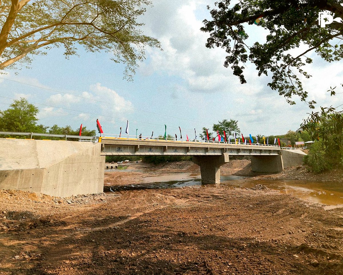 🇳🇮✌️El Gobierno Sandinista, a través del MTI, llevó a cabo la inauguración del Puente Santa Rosa del Peñón en #León. Con 60 metros de longitud, este puente se convierte en un hito de conectividad y desarrollo para la región. ¡Una obra que marca el camino hacia un futuro unido! 👦🏻