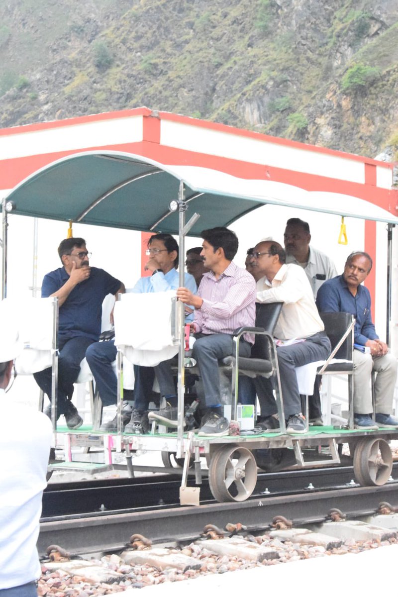 General Manager (NR) Shri Shobhan Chaudhuri visited the USBRL Project in Jammu and Kashmir to inspect and review the prestigious National Project of Udhampur-Srinagar-Baramulla new BG Rail Link Project today. 

#USBRL @RailMinIndia
