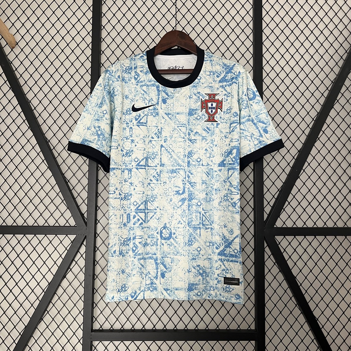 🎉 SORTEO INTERNACIONAL!

Hoy cumplo 4 años por aquí y como estamos a escasas semanas de la #EURO2024, voy a sortear la camiseta local o visitante de Portugal 🇵🇹 entre los que:

✅ Den RT
✅ Me sigan

¡Ganador el próximo viernes 17 de mayo! 🍀