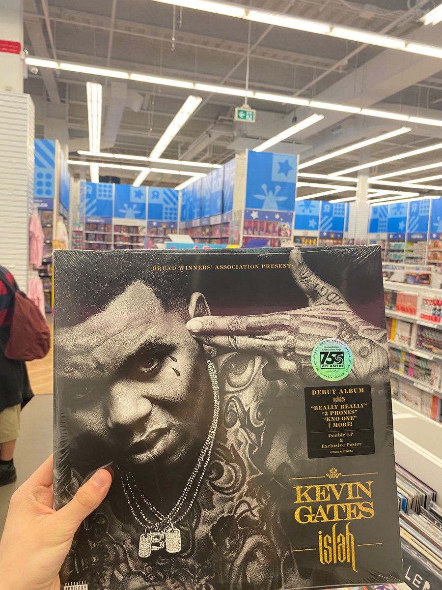sh0rp__'s tweet photo. @ginsengblock HadKevinGatesVinyl @@@@ Toys R Us ❤️ https://t.co/E4mlGLvZgo
