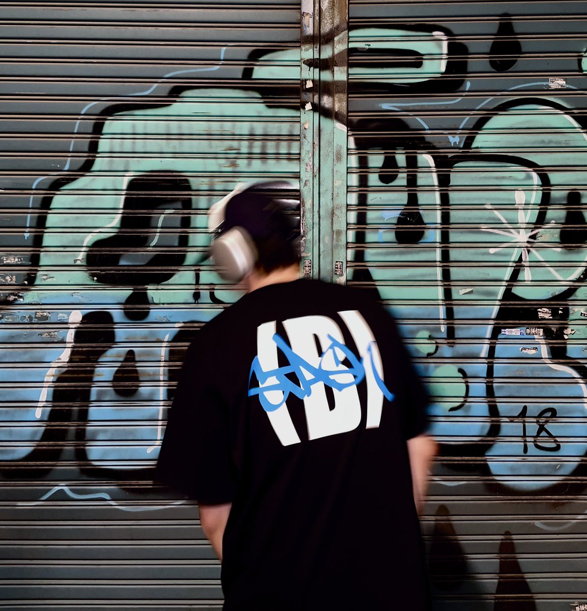 Stash is a graffiti artist legend, and with this collaboration t-shirt from (B)apetaverse and Stash, we found a place to match. Jongno, South Korea is one of the many places where graffiti artists secretly leave their mark. 
<a href="/bapetaverse/">(B)APETAVERSE</a> 
#BSTAKE #BSOOTD #Bape #korea #Gravity