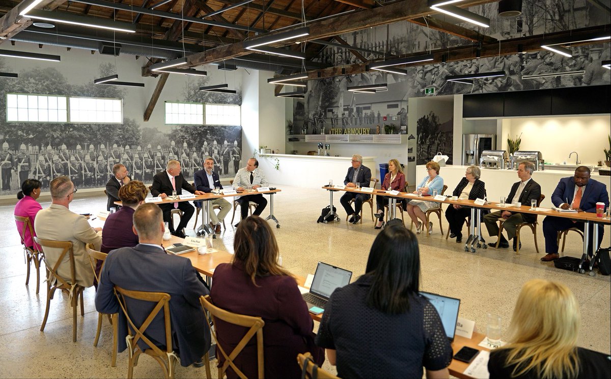 This morning, @PaulCalandra and I met with the Small Urban GTHA Mayors, who represent some of the fastest-growing communities in Ontario. We had a great discussion about how we can work together to support that growth by building homes, highways and infrastructure.