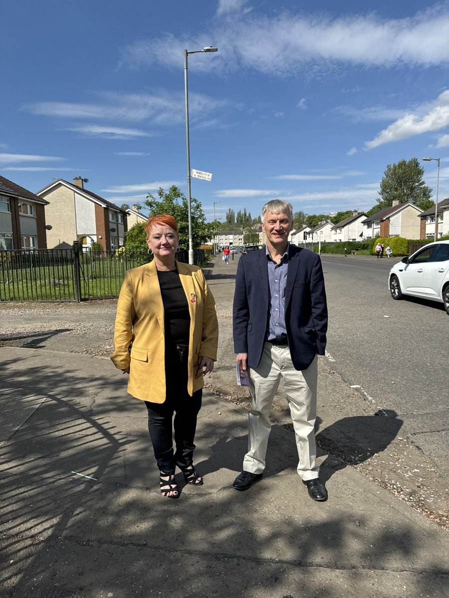Fantastic street surgery in Greenfield this afternoon with @AChristieSNP, engaging with constituents on local matters and extending our support.