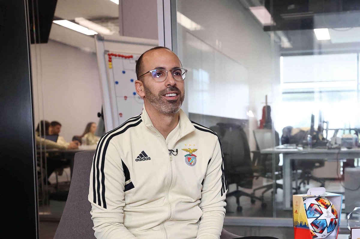 [🚨] NEW: Pedro Marques, who will report to Ward, is regarded by Edwards as an industry leading expert in player development, career pathways, coaching methodologies and performance analysis. 

[@JamesPearceLFC]