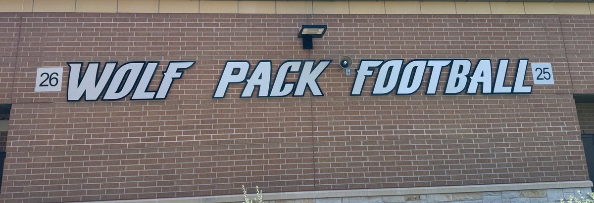 Thank you @Coach_Hughes2 & @CoachB_Morgan for your time this morning. Always appreciate it! @WeissFootball

WOLFPACK ---> BULLDOGS 

#TooLiveU | #PupsUp