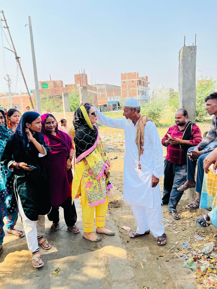 #कन्नौज लोकसभा रसूलाबाद लोहिया नगर के कुरेशी मोहल्ले में चौपाल लगा कर समाजवादी पार्टी को अधिक से अधिक वोट की अपील! 
दूर होंगे कन्नौज के क्लेश।
4 लाख से जीतेंगे भैया अखिलेश।<a href="/yadavakhilesh/">Akhilesh Yadav</a> <a href="/dimpleyadav/">Dimple Yadav</a> <a href="/samajwadiparty/">Samajwadi Party</a>