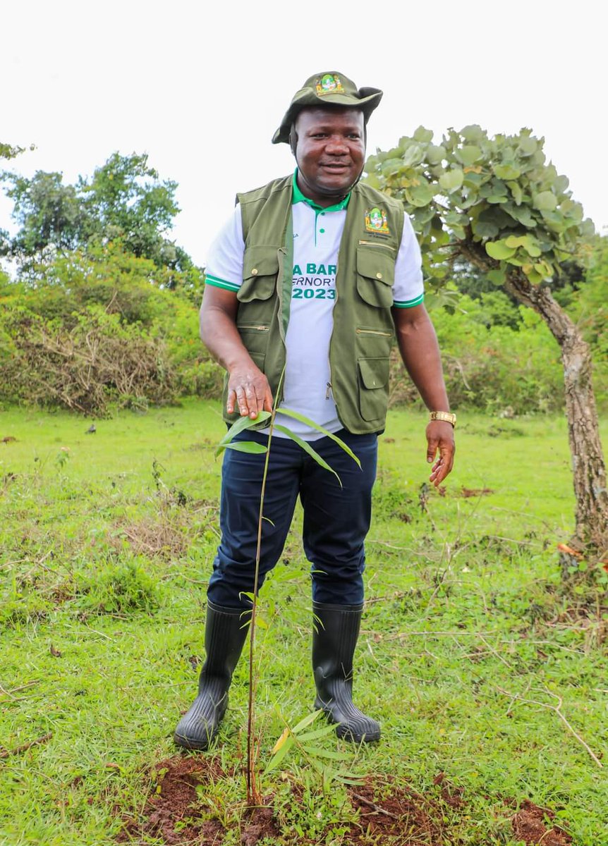 TeacherAmunga's tweet photo. Kakamega county governor led us in tree planting. #PandaMiti #TupandeMiti @BarasaFernandes @AbabuNamwamba @KBonimtetezi @StateHouseKenya @HonAyubSavula @AtwoliDza https://t.co/5MGcIUtDpp