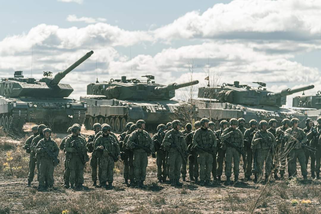 Arrow24-exercise in Finland culminated to a mechanized battle group’s & attack helicopter’s joint field firing exercise. 

The joint exercise included infantry, tanks, engineers, mortars and the UK’s AH-64E Apaches.

#WeAreNATO #StrongerTogether