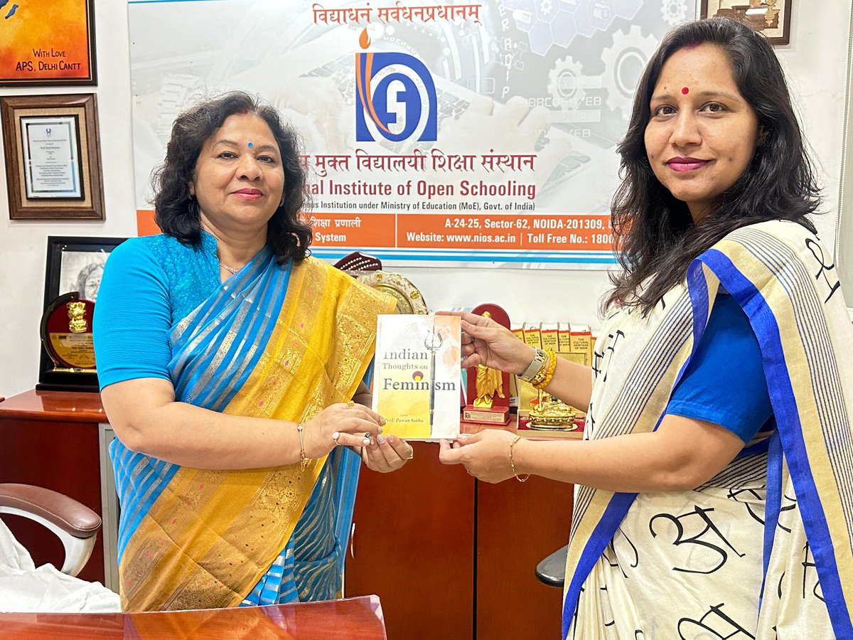 आज NIOS की चेयरपर्सन प्रो. सरोज शर्मा जी को सनातन वीमेन की ओर से प्रो. पवन सिन्हा 'गुरुजी' (@ShriguruPawanji) द्वारा सम्पादित पुस्तक Indian Thoughts on Feminism भेंट की गई । शिक्षा और भारतीय ज्ञान परंपरा की गहन अध्येता और NIOS को एक नई पहचान और ऊंचाई देने में सरोज जी का…