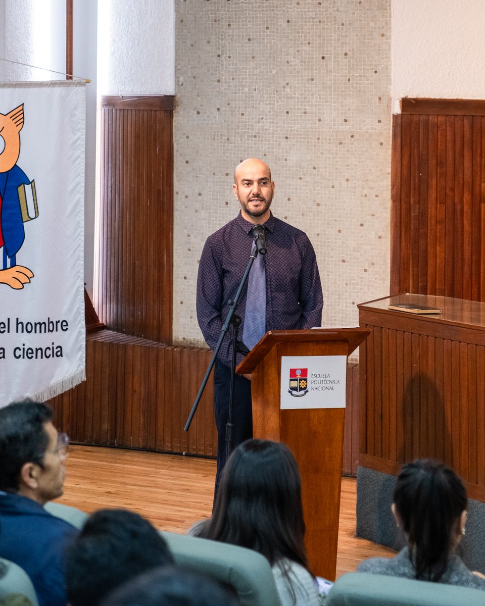 ✅ La charla abarcó temas desde teorías fundamentales hasta aplicaciones prácticas en proyectos de gran escala 🌐, destacando cómo la optimización estructural no solo mejora la seguridad, sino que también reduce costos y tiempos de ejecución ⏳💰.