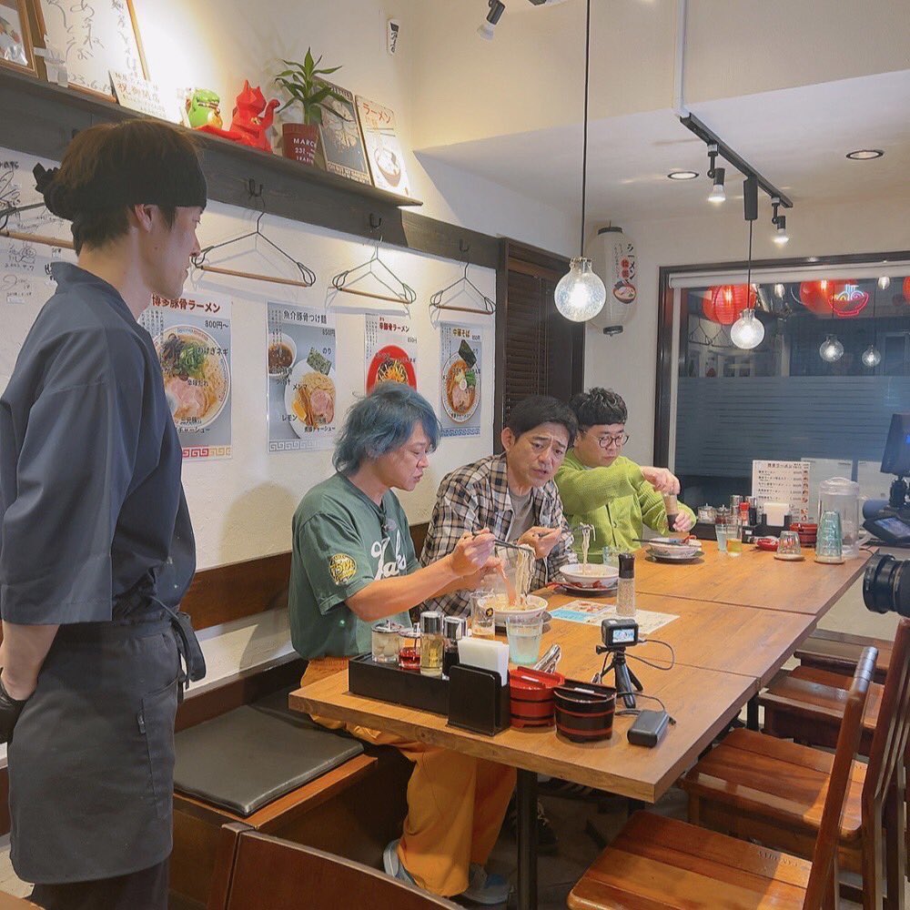 #秀ちゃんラーメンとんぼ店 
東京の姉妹店
とおるちゃんが営む
麺屋とんぼに
先生染まりんしゃったねのロケで
皆さんにお越し頂いたそうです
ありがとうございました！
とおるちゃん
緊張しんしゃったね〜
TVerでご覧頂けます