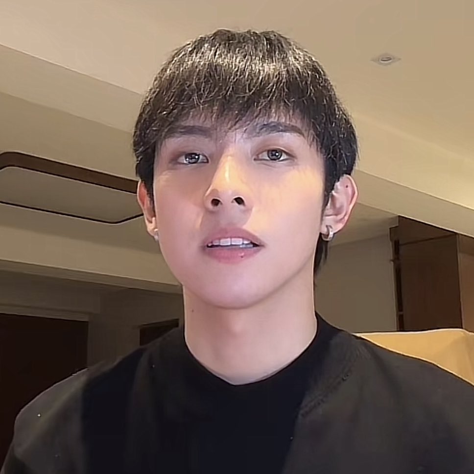 zaynjah13's tweet photo. Pogi ni jah dun sa live 🥹 https://t.co/aj74KCzr8O