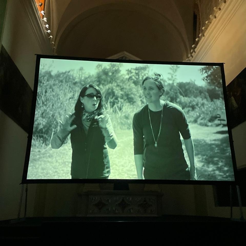 ElenaBuylla's tweet photo. 🟣 Hoy, día de las madres, felicito y reconozco a todas las personas que han maternado y cuidado a otras. Les comparto estas imágenes del #documental "Pedregal" con mi adorada hija mientras recorremos la Reserva Ecológica del Pedregal de San Ángel #REPSA en la @UNAM_MX. ➡️1/3 https://t.co/GJnDwG6Rc1
