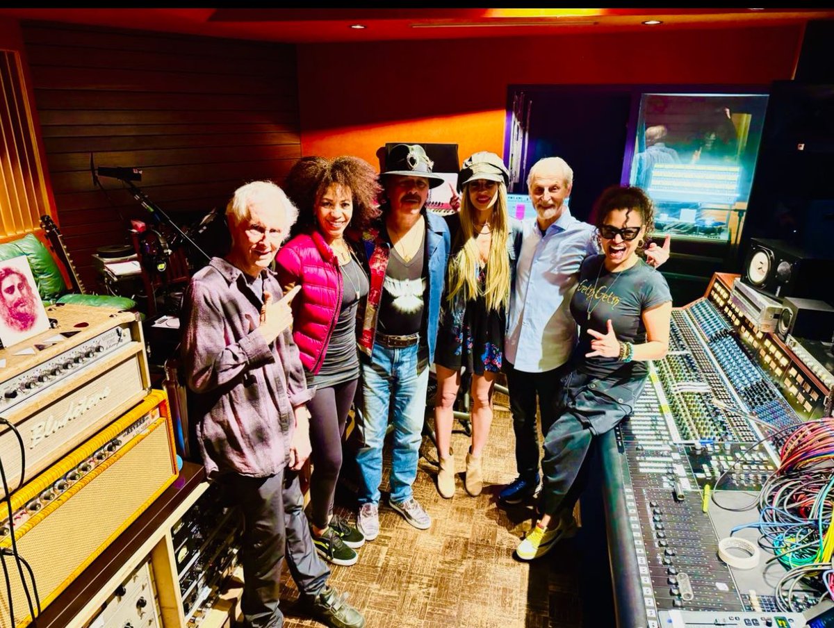 When you get this many talented people in a room, you know something amazing has happened!

👀 Any guesses? 

#robbykrieger #instudio #guitarist #collab #jazzmusic #jazzartist #rockmusic #musiccollab #recordingstudio