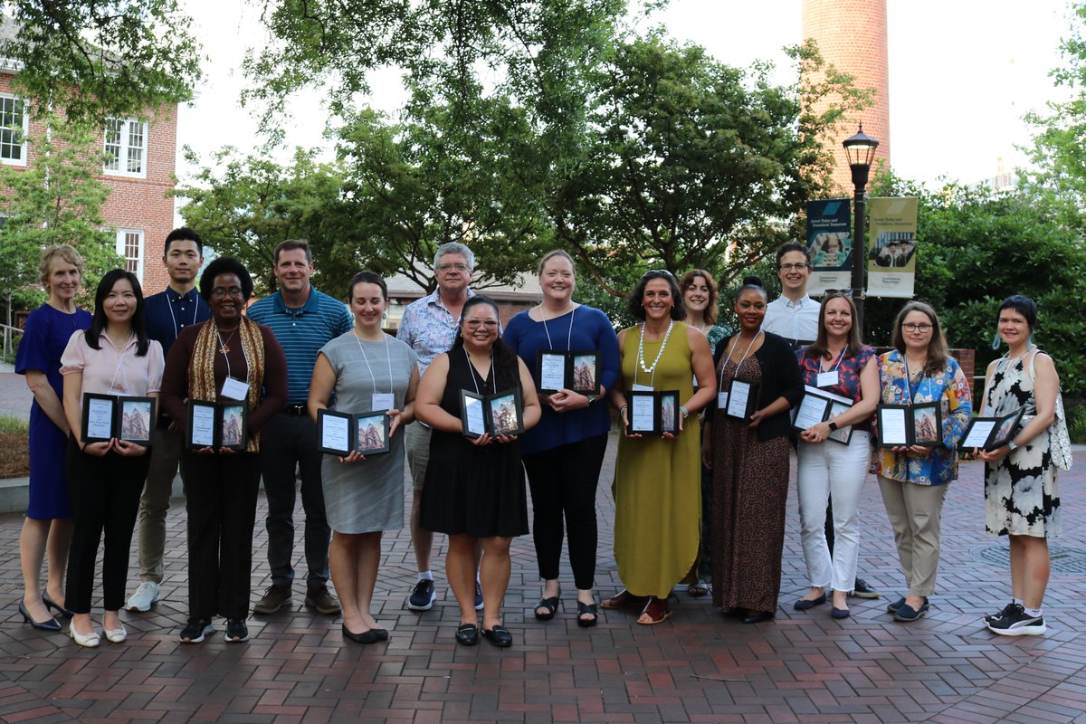 Congrats to all the faculty and staff honored during our Spring Sciences Celebration. Thank you for your commitment to service and excellence! 🌟Discover the list of honorees: cos.gatech.edu/news/college-s…