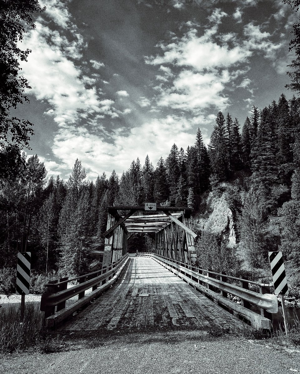 End of the line.
#blackandwhitephotography #abandoned