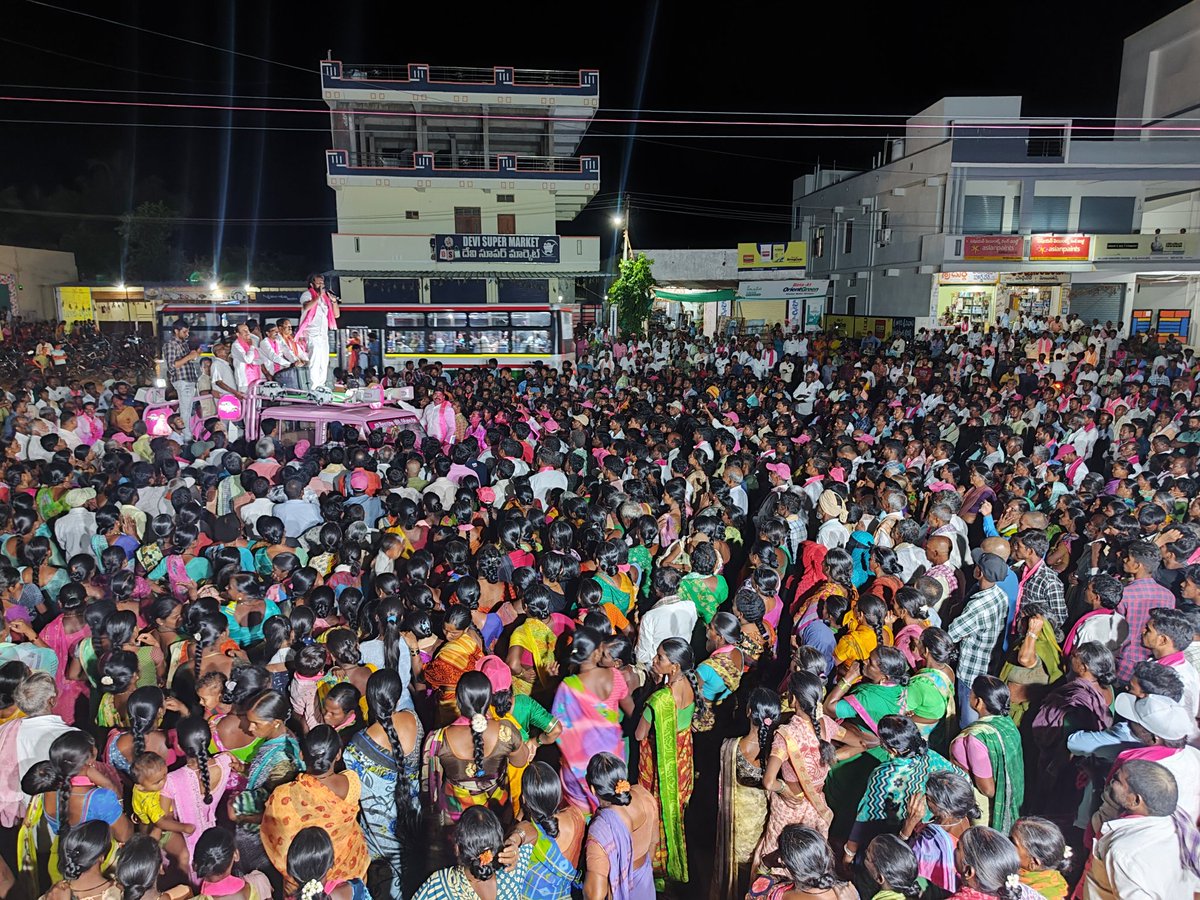 VSrinivasGoud's tweet photo. మహబూబ్ నగర్ జిల్లా హన్వాడ మండల కేంద్రంలో BRS పార్టీ ఎంపీ అభ్యర్థి మన్నె శ్రీనివాసరెడ్డి, మాజీ హోం మంత్రి మహమూద్ అలీతో కలిసి భారీ ర్యాలీ &amp; బహిరంగ సభలో పాల్గొని, మన్నె శ్రీనివాస రెడ్డి గారిని అధిక మెజారిటీతో గెలిపించాలని కోరడం జరిగింది.
https://t.co/4wd2P9rWAd.3
#VoteForCar 🚗 https://t.co/t4zTCqxCdL