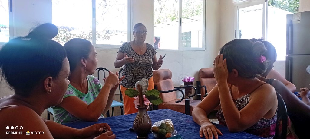 Una mágica experiencia poder ser el padre👨🏽‍🍼que les dedicará un poema a las pacientes👩🏼‍🍼que hoy hacen estancia en el Hogar Materno de la #IslaDeLaJuventud. Su grupo médico👩🏽‍⚕️y de servicios👩🏻‍🍳hicieron que tuvieran un día diferente y ameno. A todas👩🏽‍🍼y su colectivo laboral🥳🎂