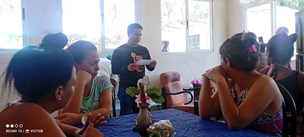 VictorV20545079's tweet photo. Una mágica experiencia poder ser el padre👨🏽‍🍼que les dedicará un poema a las pacientes👩🏼‍🍼que hoy hacen estancia en el Hogar Materno de la #IslaDeLaJuventud. Su grupo médico👩🏽‍⚕️y de servicios👩🏻‍🍳hicieron que tuvieran un día diferente y ameno. A todas👩🏽‍🍼y su colectivo laboral🥳🎂 https://t.co/KcN2t174S8