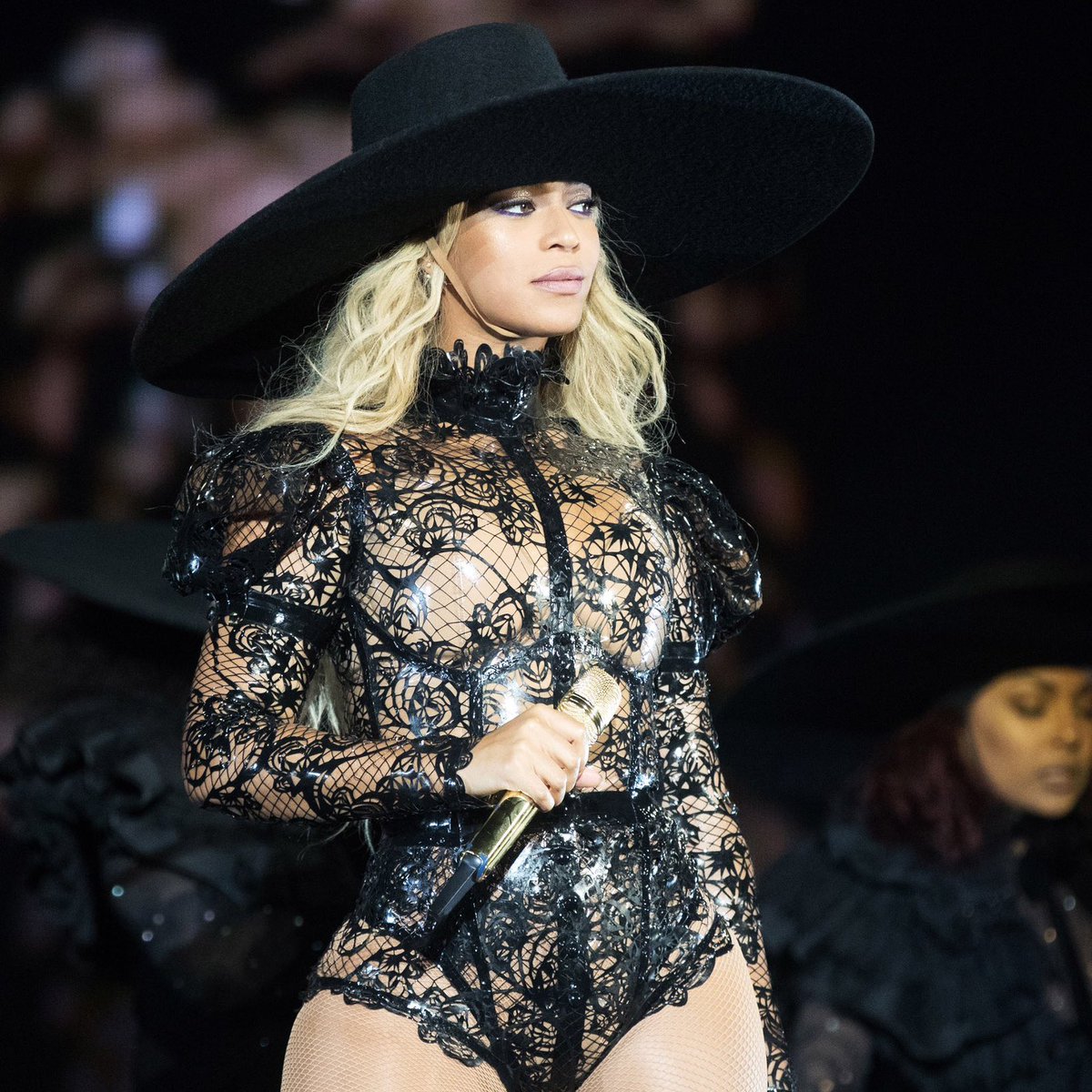 .<a href="/NaughtyBoyMusic/">Naughty Boy</a>, <a href="/Beyonce/">BEYONCÉ</a> and <a href="/ArrowBenjamin/">Arrow Benjamin</a>'s “Runnin' (Lose It All)” is now certified 2x Platinum in the U.K (1,200,000).