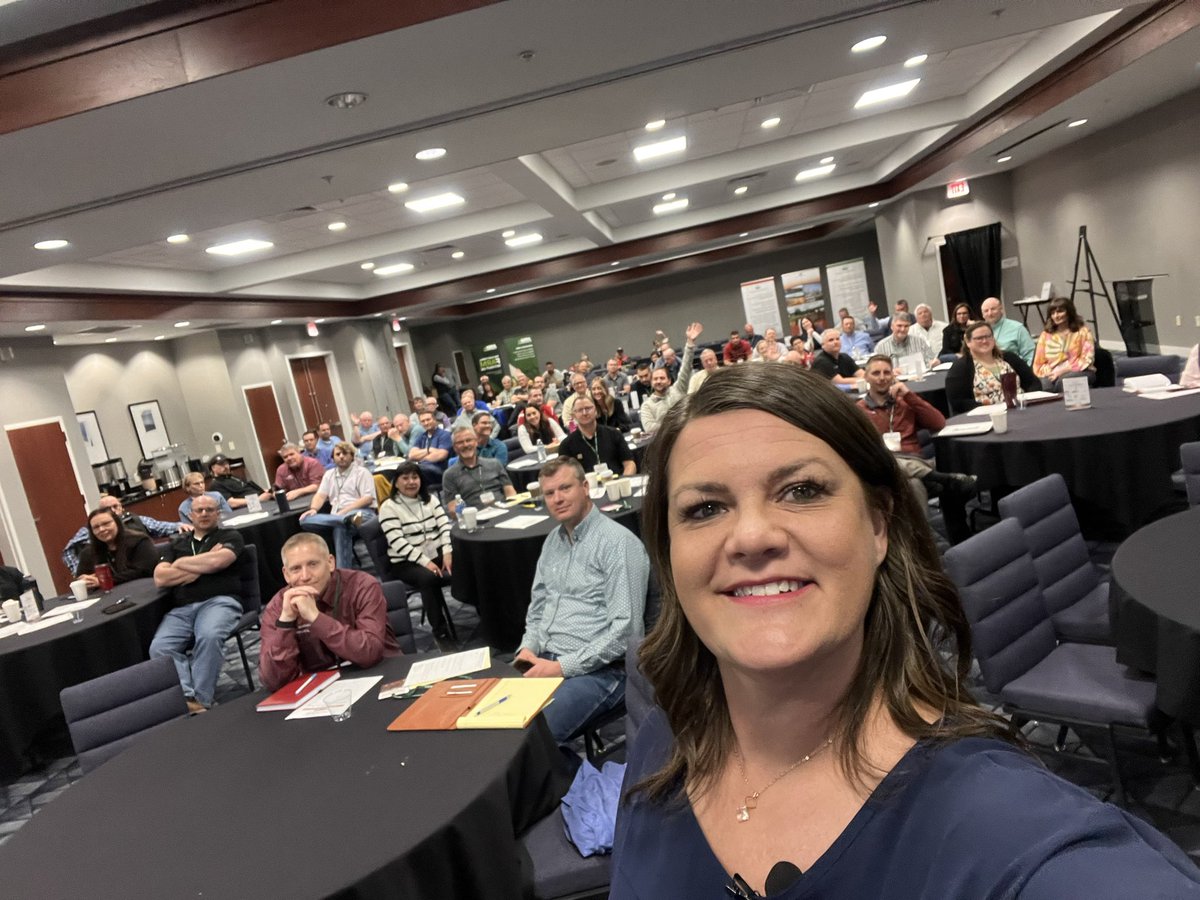 With a ton of great agricultural bankers from ID, OR and WA this morning in Boise. Thanks for having me as your #keynotespeaker! Cheers to a farmer selfie #felfie 🤠 “Agricultural Bankers Conference: Where Education Grows.” Idaho Bankers Association 🙌
