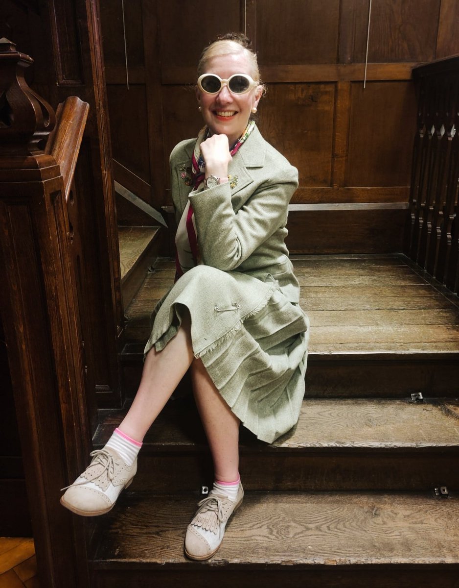 ❤️🎭 #FashionFriday #TheatreArchive edition 🎭❤️

Fabulous #BTS tour of the Bristol Theatre Archive with @costume_society
Wearing #FoundInOxfam wool kilt suit @oxfamgb
Pussycat bow blouse
vintage sunglasses 
Silkscarf tabi socks correspondent brogues 
#secondhandfashion