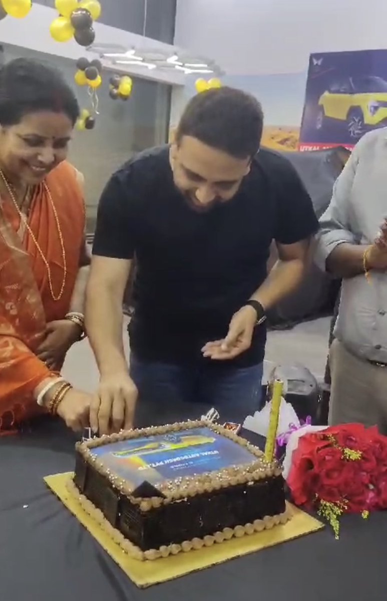 KunalSarangi's tweet photo. Unveiling and launch of @MahindraXUV3XO today evening @utkalautocoach Jamshedpur . #drivesafe #obeytrafficrules https://t.co/xGhVvEg846