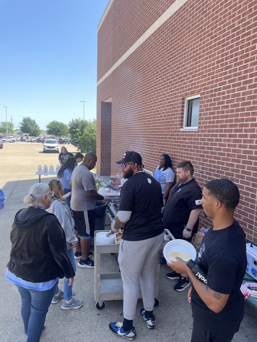 Shout out to Coach Thigpen and the rest of the staff for grilling out for the Seguin staff for teacher appreciation week! #TeacherAppreciationWeek #SeguinNation #Southside