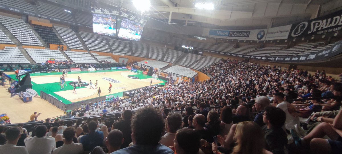 El espectáculo de la media parte de la <a href="/CopaColegial/">𝘾𝙤𝙥𝙖 𝘾𝙤𝙡𝙚𝙜𝙞𝙖𝙡</a> ha sido increíble. Cuánto mejoraríamos en la <a href="/Penya1930/">Club Joventut Badalona</a> si grupos como #FitKidBadalona actuaran a menudo en el Olímpic. Y brutal también el nivel en estas series. Cuánto futuro en Badalona