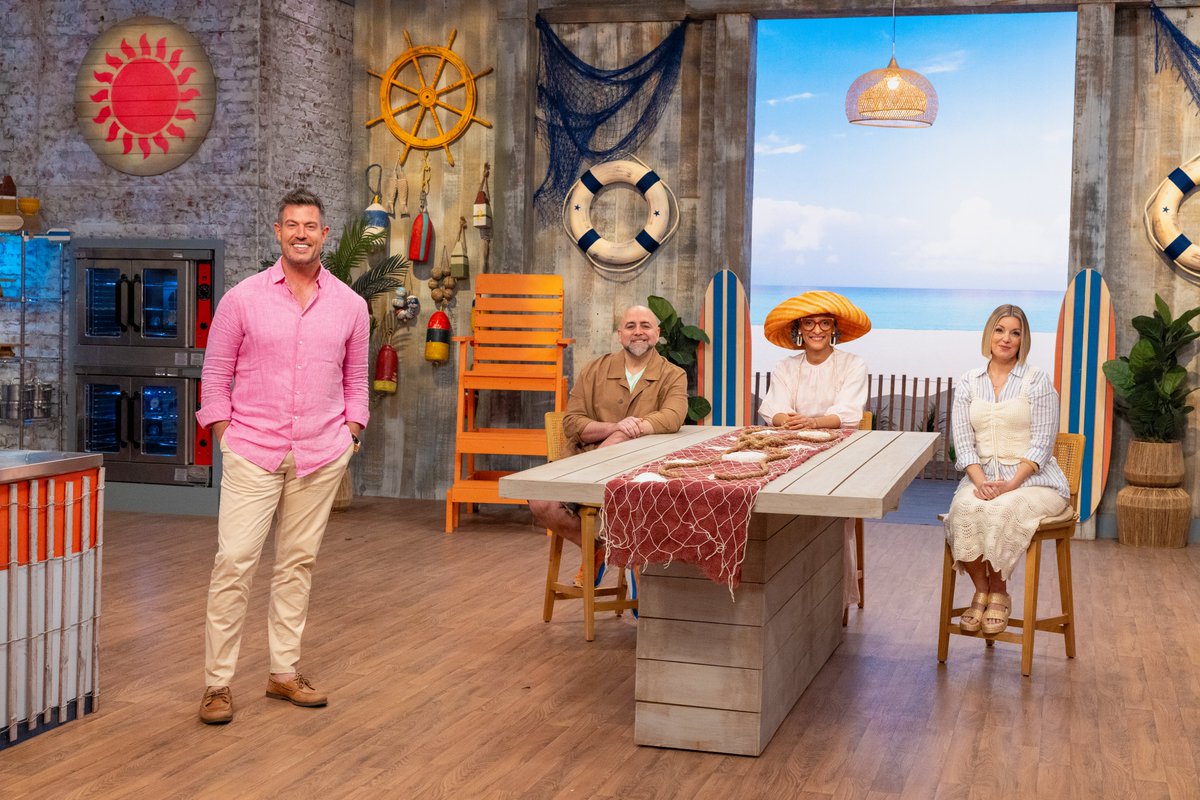 Summer is calling! 😎 @JessePalmerTV is joined by @duffgoldman, @carlahall + @ChefDPhillips on the season premiere of #SummerBakingChampionship! RT if you’re watching with us!