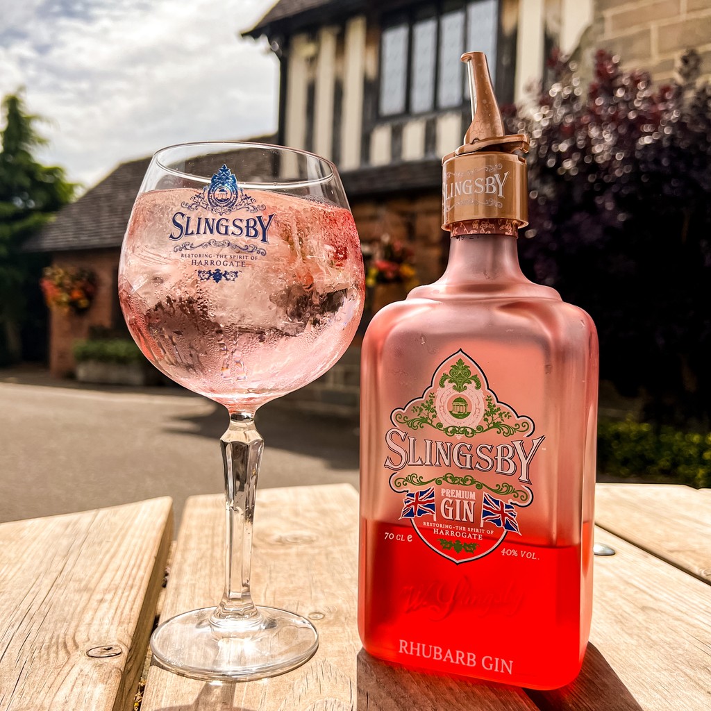 Can't beat a @slingsbysocial rhubarb gin on a Friday afternoon!⁠
⁠
We know ginger ale is the go to option with a rhubarb gin but we like to pair ours with a FeverTree elderflower tonic⁠
⁠
#MoatHouseActonTrussell #Stafford