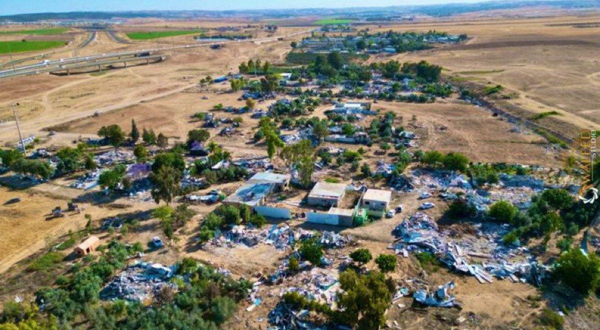 EN DIRECT DE PALESTINE
Dans le Negev /Naqab, l’armée israélienne expulse plus de 300 habitant-es de la communauté bédouine de Wadi Al-Khalil  

#thisisapartheid #violencedelarmée #Palestine48 #Naqab #Bedouins

france-palestine.org/Dans-le-Negev-…