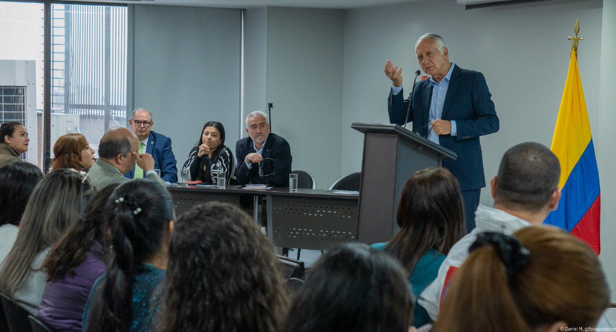 MinSaludCol's tweet photo. Hoy hacemos el lanzamiento del Plan Nacional de Eliminación y Erradicación de Enfermedades Transmisibles.

Una iniciativa estratégica que busca fortalecer la salud pública y garantizar el acceso a servicios de calidad para todos los ciudadanos. 👏🏻 https://t.co/YAy7nDfg8W