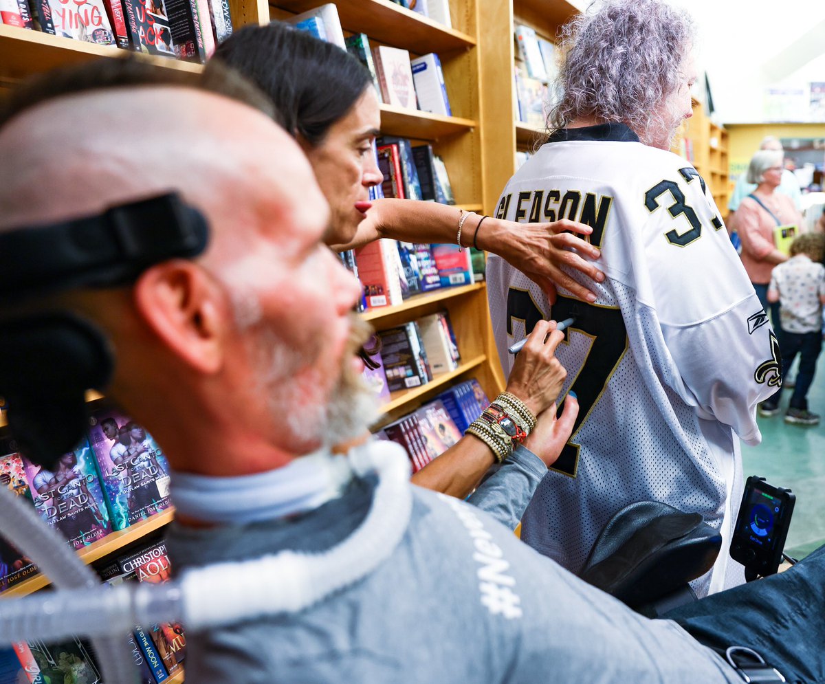 New Orleans Saints (@saints) on Twitter photo #Saints Legend <a href="/SteveGleason/">Steve Gleason - "Live Impossible"</a> launched his new book “A Life Impossible”
He held his first book signing at Octavia Books last night and read the audience the first chapter⚜️ #Saints Legend <a href="/SteveGleason/">Steve Gleason - "Live Impossible"</a> launched his new book “A Life Impossible”
He held his first book signing at Octavia Books last night and read the audience the first chapter⚜️