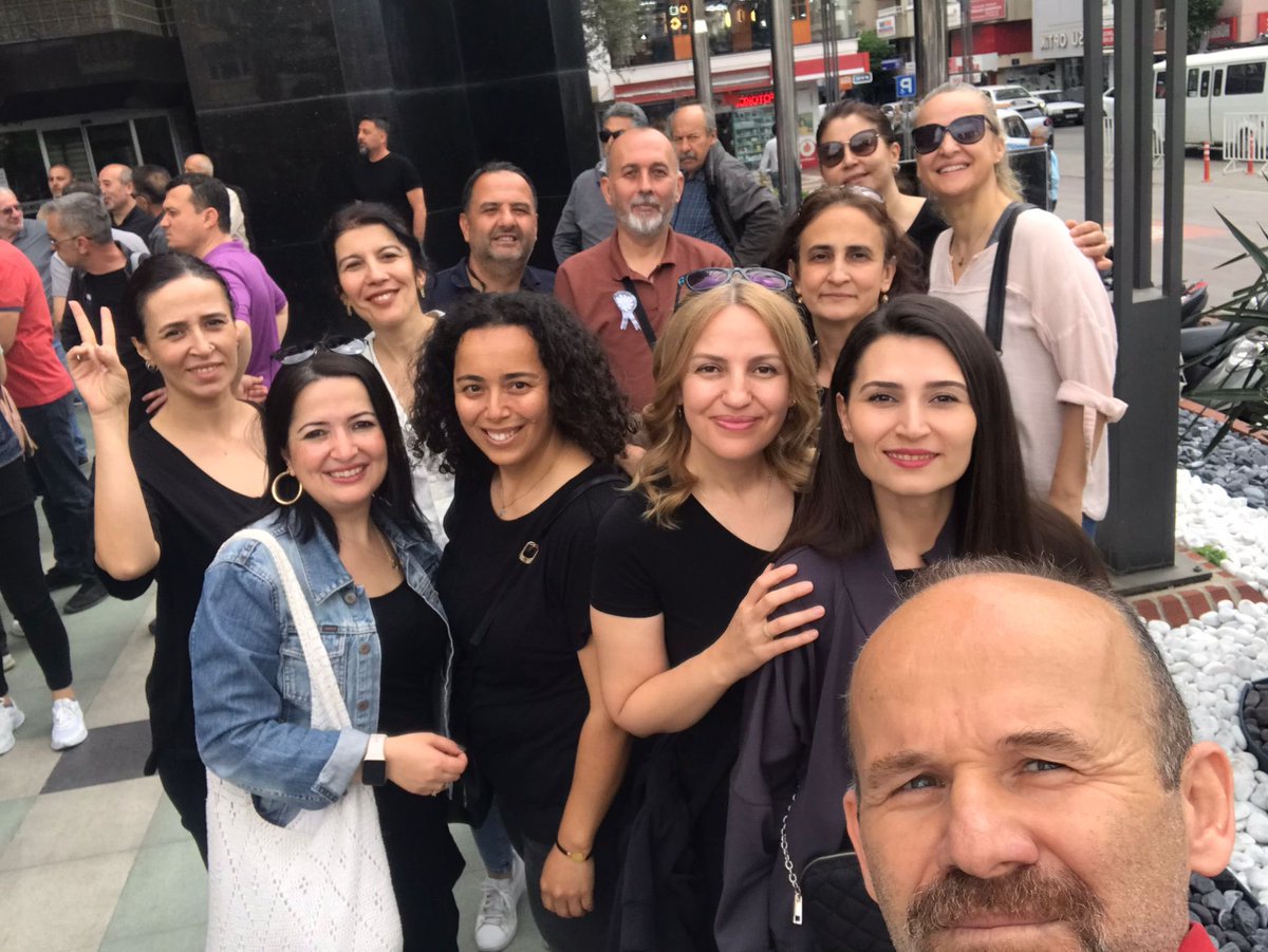 Sen, ben, o sendika bu sendika demeden #EgitimdeŞiddeteHayır demek için #ÖğretmenlerTekYürek alanlardaydık.