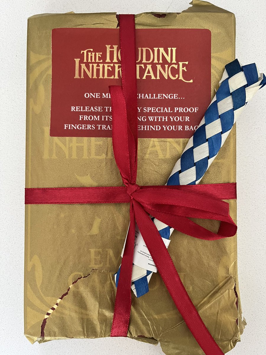 🧵 Epic #BookPost today! Actually squealed opening this - thanks so much @FaberBooks @BethLouC for this proof of The Houdini Inheritance 🤩 I’m a massive @emcarrollauthor fan so can’t tell you how excited I am to read this. Coming 4/7/24 for 9+ 📖