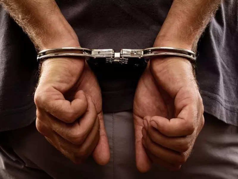 Arunachal Pradesh arrests 15 people including six govt servants in connection with inter state sex racket @ETPolitics economictimes.indiatimes.com/news/india/aru… Download Economic Times App to stay updated with Business News - etapp.onelink.me/tOvY/135dde21