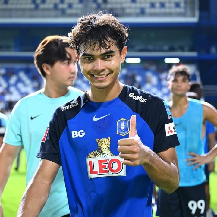 👍

One of the few positives of this season is seeing the rise of Waris Choolthong. A very mature and professional young footballer.