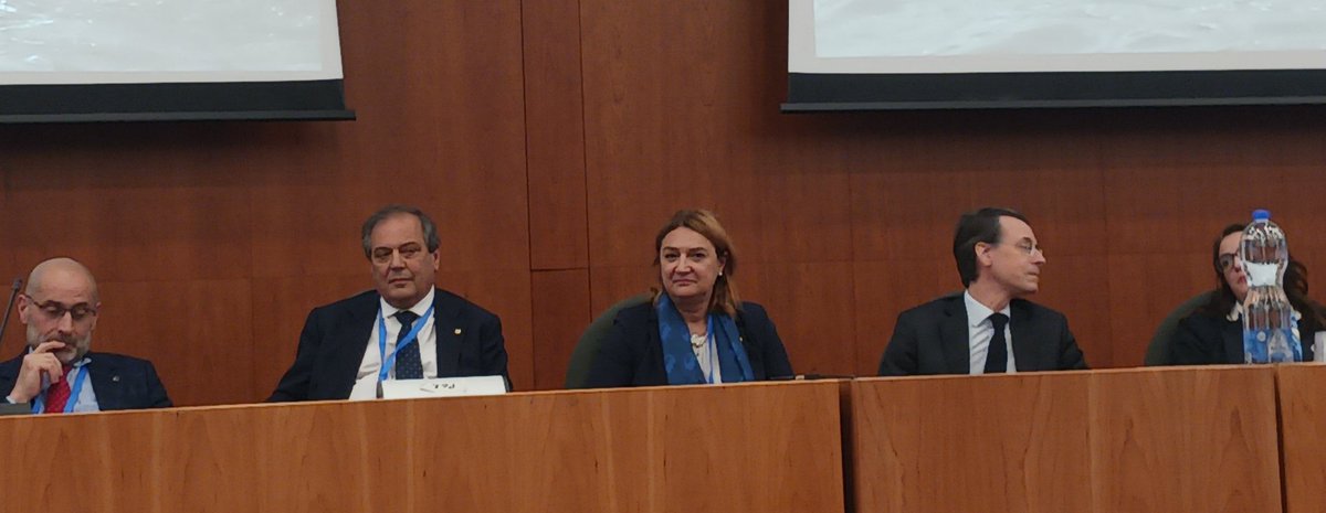 Inizia la tavola rotonda con i presidenti delle Federazioni degli Ordini professionali qui a @UniVerona , a conclusione dell'importante convegno sulle povertà sanitarie in Italia, organizzato dalla Conferenza Episcopale Italiana. @UCSCEI @FNOMCeO @FederazioneTSRM