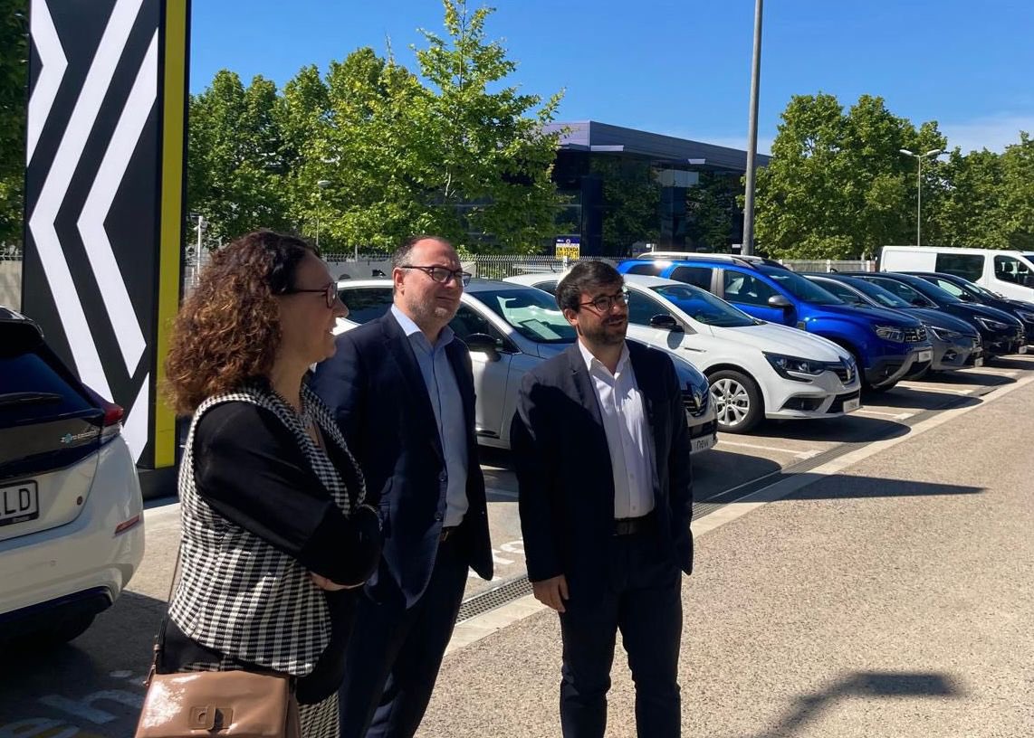Aquest matí a Vilanova i la Geltrú hem tingut la visita de <a href="/juanluisruizvng/">Juan Luis Ruiz /❤️</a> i Anna Ribera, Alcalde i Regidora de Projecció de Ciutat, Capitalitat i Empresa. Ha estat molt interessant poder parlar de #mobilitat i de la importància que aquesta sigui #sostenible 
 #VNG