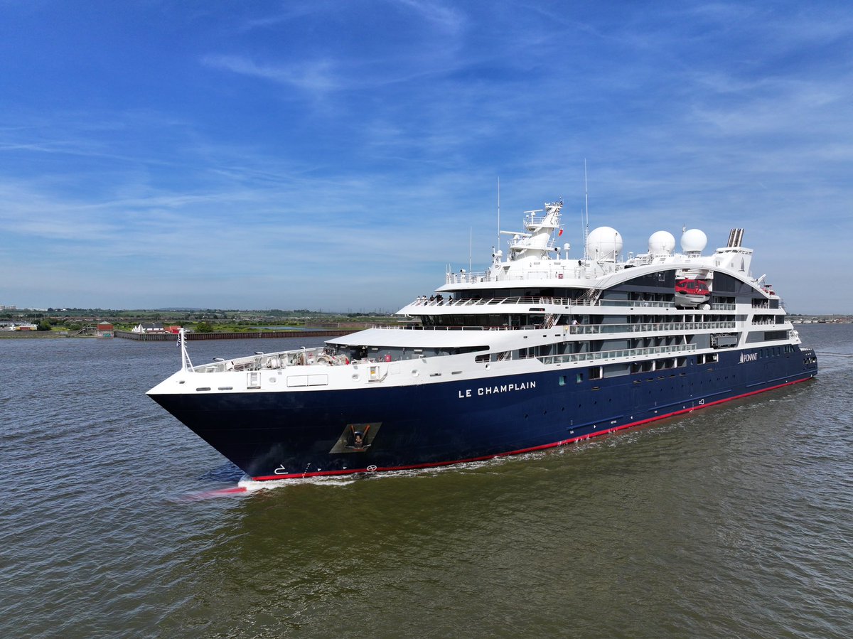 Ponant Explorers series 5th Cruise ship Le Champlain @Cie_ponant makes her way up to London. #ShipsInPics #Drone #CruiseShip #London #cruiseblogger #RiverThames #LeChamplain #CruiseLiner #DronePhotography #Cruise #CruiseLife #Ponant