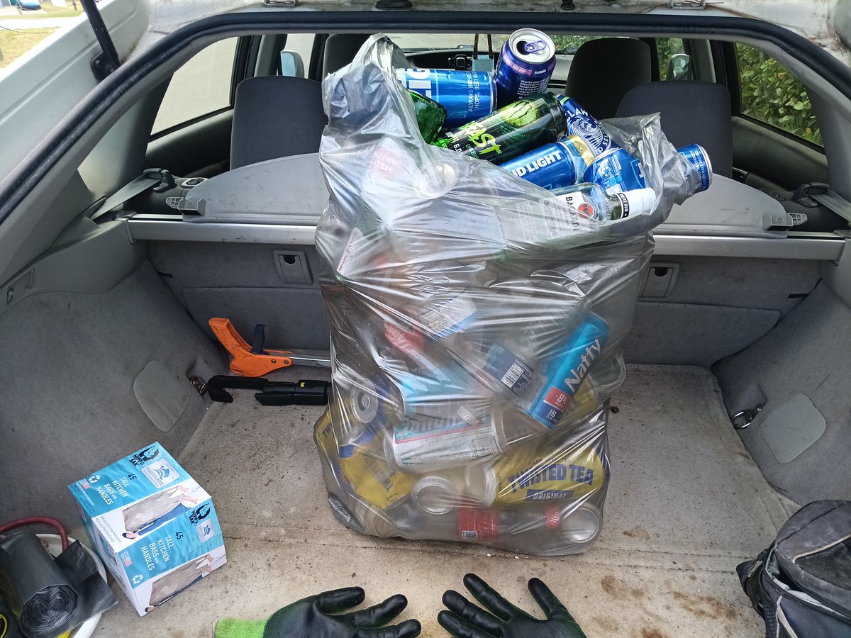 This was the 3,000th plastic bottle removed from Clearwater's Stevenson Creek since Nov. 30th...easily the most Littered item I encounter in our waterways(#PlasticPollution).
1 Earthcleanup🌎 bag today + another bag of accumulated creek Recycling♻️(I think it's full!?!?😂)