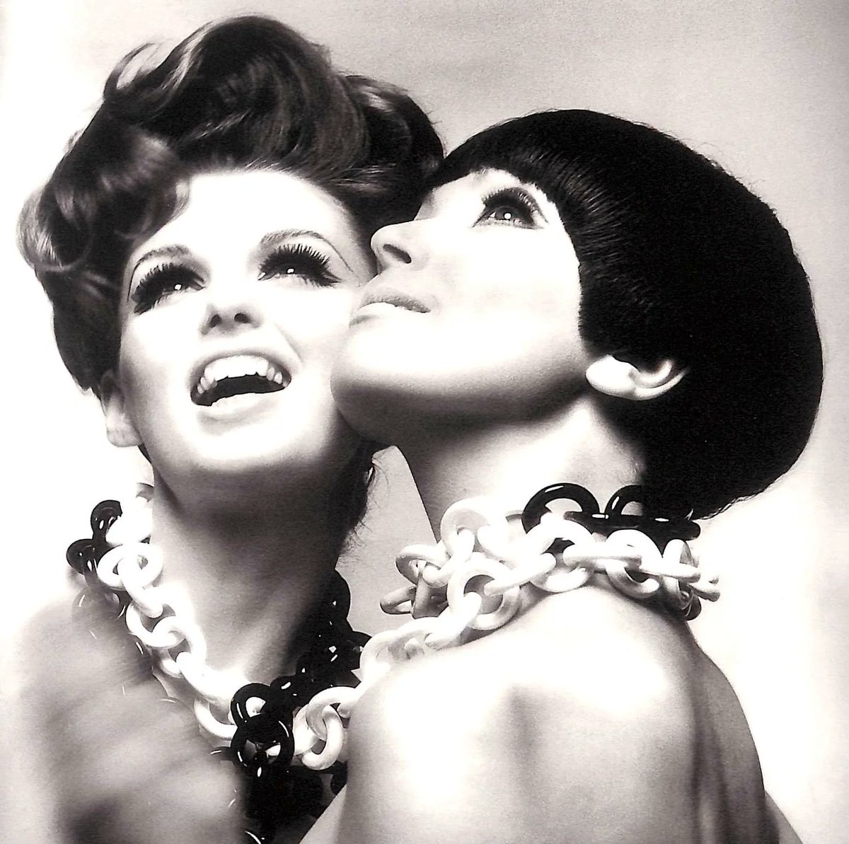 #fashionfriday That 60's Style - Dorothea McGowan and Melanie Hampshire, hairstyles by Enny of Italy and Vidal Sassoon, necklaces by Arpad, Harper’s Bazaar, 1965, photo Melvin Sokolsky