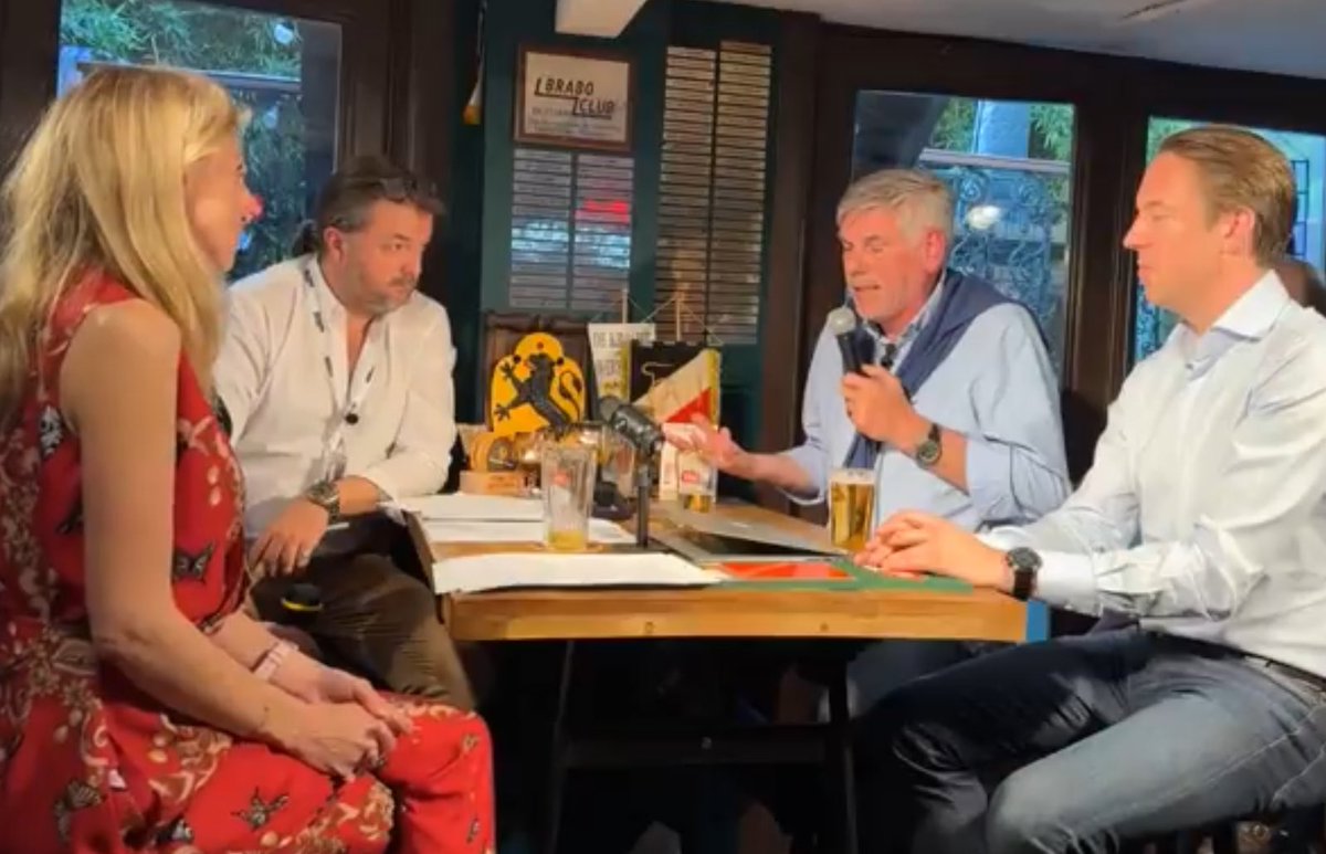 Live radio vanuit de Brabobar in #Antwerpen met @fdw_vb @SamvanRooy1 @TimWillekens_VB @Barbarabonte @bart_opstal over politiek, Antwerpen en het leven… Beluister via facebook.com/share/r/xGe4dn…