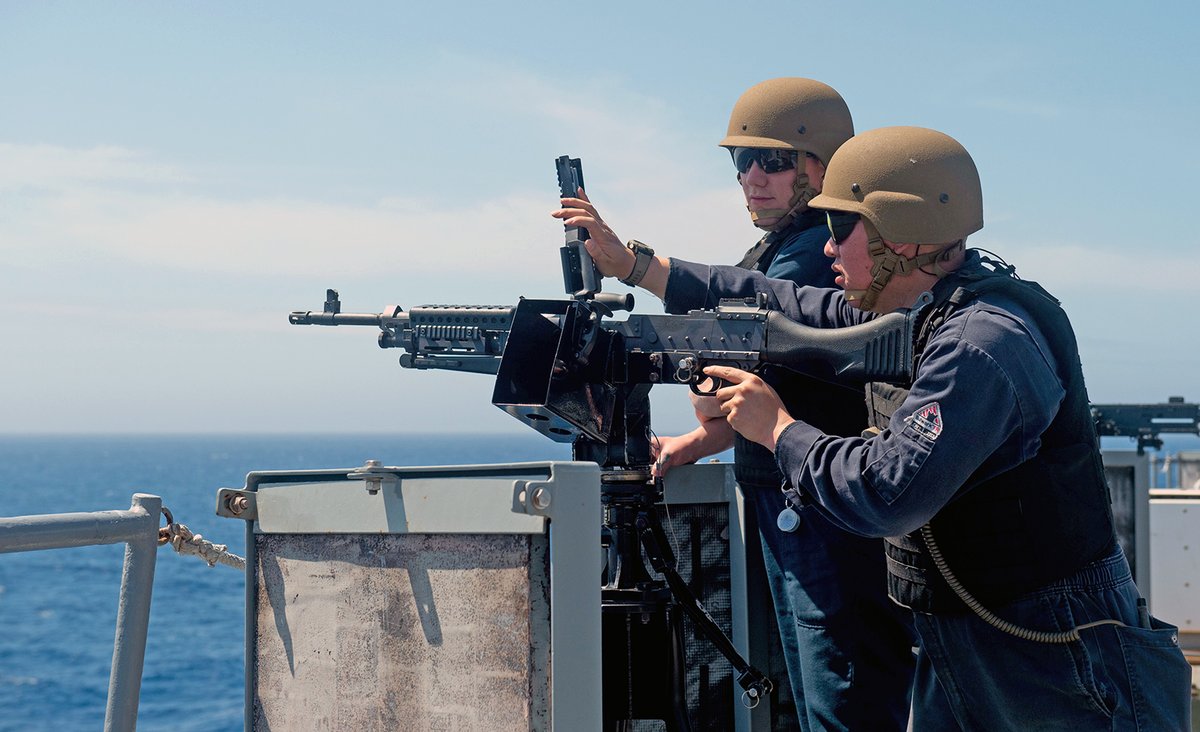 #HuntingtonBeach native serves aboard #USNavy #Warship #USSBlueRidge #LCC19
GM1 Lance Tran
reloads an M240B medium machine gun during a live-fire exercise, April 30, 2023.
dvidshub.net/image/7780430/…
#ForgedBytheSea #AmericasNavy @NETC_HQ @US7thFleet @INDOPACOM @USPacificFleet #Sea