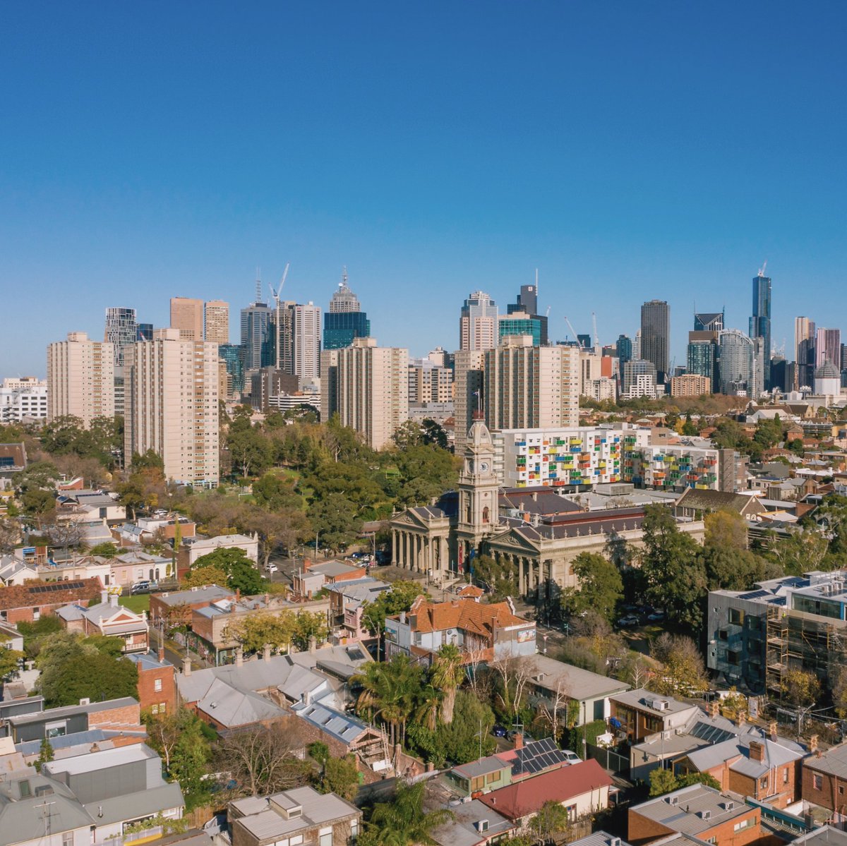 We're playing our part to address the housing crisis 🔨 Our draft Budget will deliver more affordable homes where people want to live. This includes plans to transform two sites in North and West Melbourne into new affordable housing. Read more: bit.ly/4buaz6w