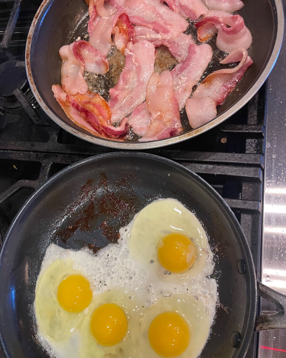 FredEichler's tweet photo. When Fred cooks.

#everythingeichler #fulldrawoutfitters #fredeichler #breakfast #yummy #bacon #eggs #cooking #chef #campcook #guide #guidelife https://t.co/ELa696z6Sx