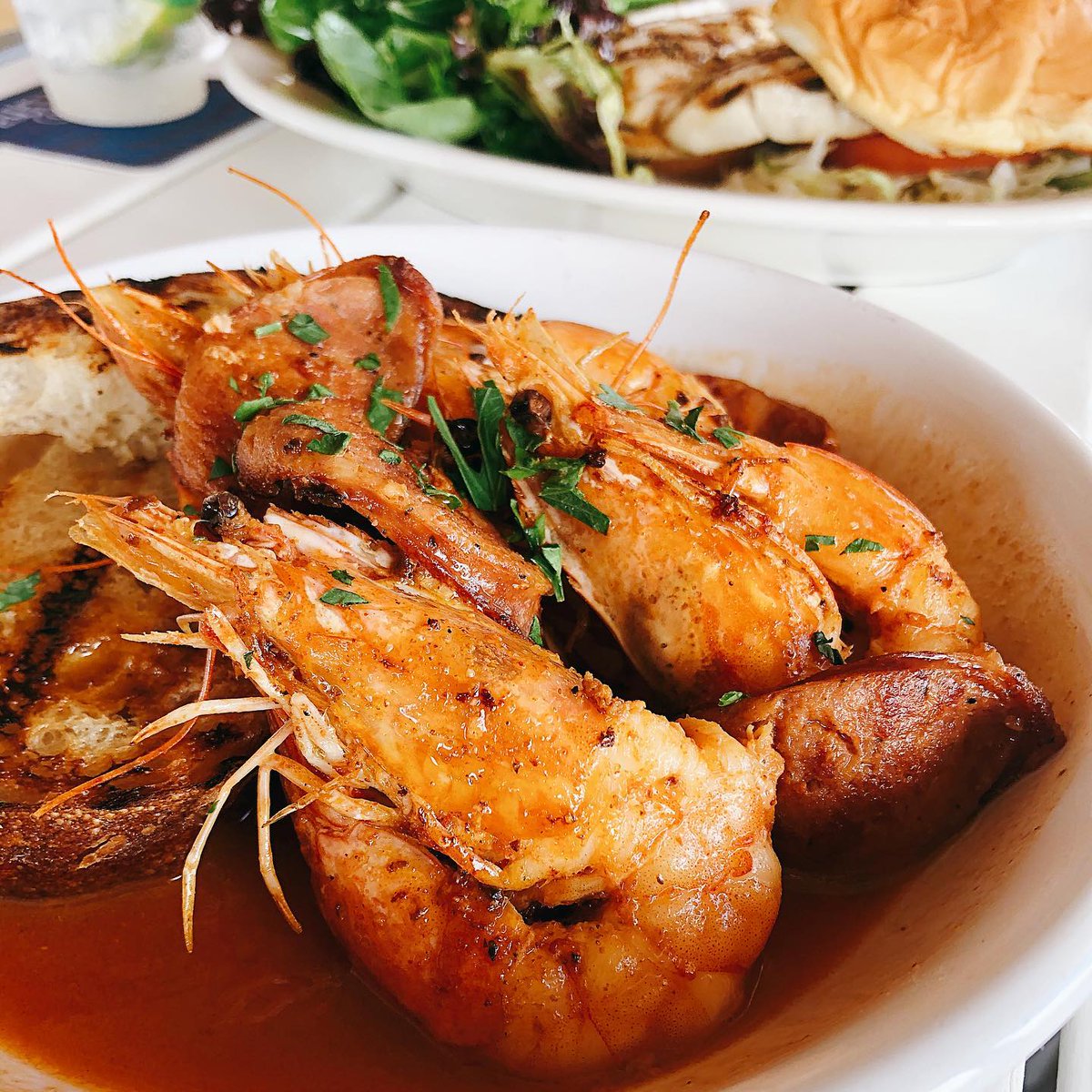 We 🦐shrimp-ly🦐 can't resist spending #NationalShrimpDay with this plate from Bud and Alleys 😉 🤤: ow.ly/kn8B50RCejf 📸: order.twice on Insta