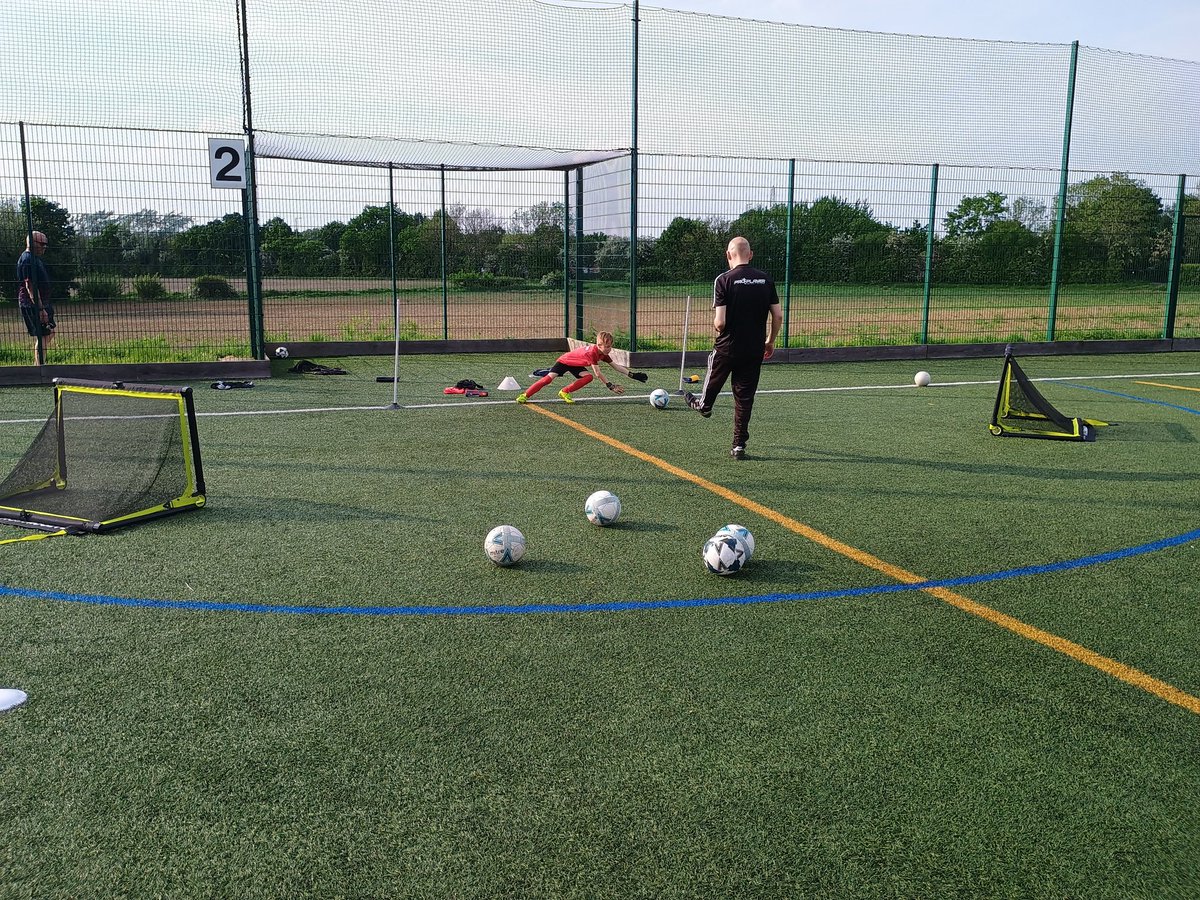 Working with the next generation...⚽🧤

#goalkeeper #goalkeepertraining #goalkeepercoach #nextgeneration