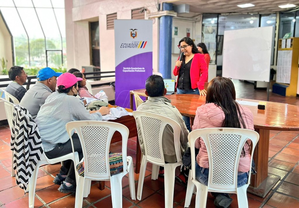 secap_ec's tweet photo. #SecaZona7 | Esta actividad se realiza en conjunto con @el_BID, para beneficio de quienes buscan mejorar sus oportunidades laborales. ♻️✅
#HuellaSecap
#SecapBID https://t.co/irhMAP1dv7
